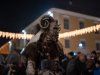 Perchtenlauf in Mondsee am 30.11.2025;  
Passen aus dem MondSeeLand und der Umgebung mit insgesamt ca. 150 Perchten versammeln sich im Ortszentrum und zeigen ihre meist handgeschnitzten Perchtenmasken.  
Foto und Copyright: Moser Albert, Fotograf, 5201 Seekirchen, Weinbergstiege 1, Tel.: 0043-676-7550526  albert.moser@sbg.at  www.moser.zenfolio.com