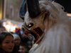 Perchtenlauf in Mondsee am 30.11.2025;  
Passen aus dem MondSeeLand und der Umgebung mit insgesamt ca. 150 Perchten versammeln sich im Ortszentrum und zeigen ihre meist handgeschnitzten Perchtenmasken.  
Foto und Copyright: Moser Albert, Fotograf, 5201 Seekirchen, Weinbergstiege 1, Tel.: 0043-676-7550526  albert.moser@sbg.at  www.moser.zenfolio.com
