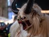 Perchtenlauf in Mondsee am 30.11.2025;  
Passen aus dem MondSeeLand und der Umgebung mit insgesamt ca. 150 Perchten versammeln sich im Ortszentrum und zeigen ihre meist handgeschnitzten Perchtenmasken.  
Foto und Copyright: Moser Albert, Fotograf, 5201 Seekirchen, Weinbergstiege 1, Tel.: 0043-676-7550526  albert.moser@sbg.at  www.moser.zenfolio.com