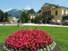 Werke von Erwin Wurm stehen im Sommer 2025 im Kaiserpark von Bad Ischl.