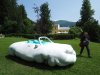 Werke von Erwin Wurm stehen im Sommer 2025 im Kaiserpark von Bad Ischl.