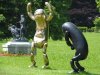 Werke von Erwin Wurm stehen im Sommer 2025 im Kaiserpark von Bad Ischl.