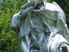 Werke von Erwin Wurm stehen im Sommer 2025 im Kaiserpark von Bad Ischl.