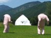 Werke von Erwin Wurm stehen im Sommer 2025 im Kaiserpark von Bad Ischl.