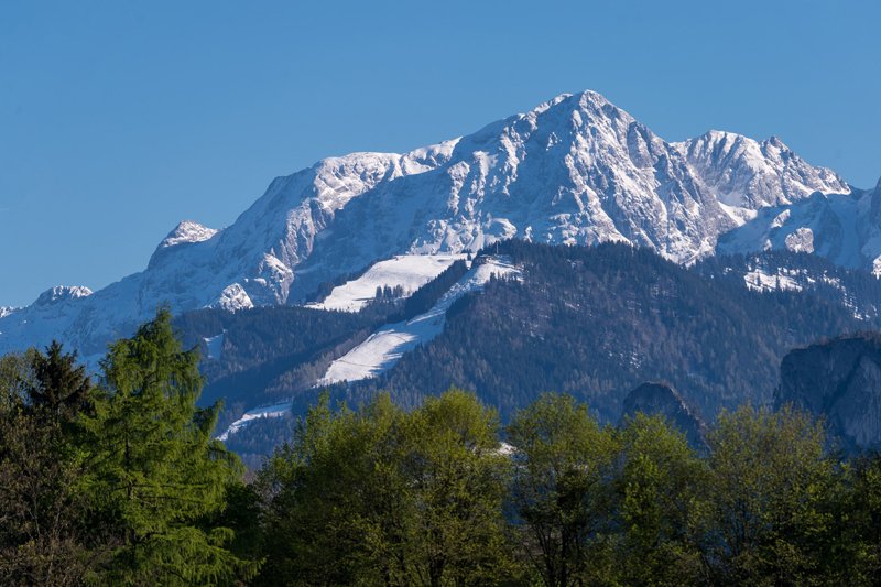 Blick von Anif zum Hagengebirge  am 30. 04.2017  
Foto und Copyright: Moser Albert, Fotograf, 5201 Seekirchen, Weinbergstiege 1, Tel.: 0043-676-7550526 mailto:albert.moser@sbg.at  www.moser.zenfolio.com