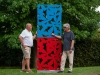 EnthÃ¼llung der Skulptur "Das Leben ist schÃ¶n, drum lebe." von Michael "honzi" Honzak vor dem Altersheim in Seekirchen am 24.08.2023;  
Foto und Copyright: Moser Albert, Fotograf, 5201 Seekirchen, Weinbergstiege 1, Tel.: 0043-676-7550526 mailto:albert.moser@sbg.at  www.moser.zenfolio.com