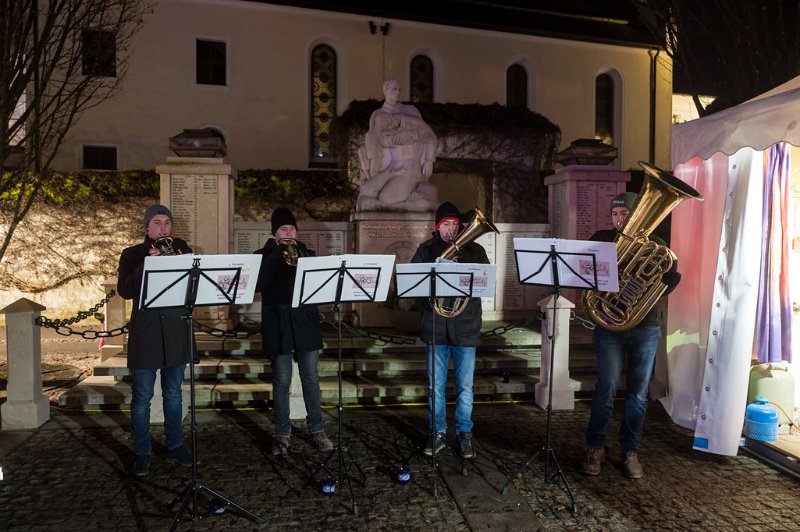 Familienadvent in  Seekirchen am 08.12.2019  
Foto und Copyright: Moser Albert, Fotograf, 5201 Seekirchen, Weinbergstiege 1, Tel.: 0043-676-7550526 mailto:albert.moser@sbg.at  www.moser.zenfolio.com