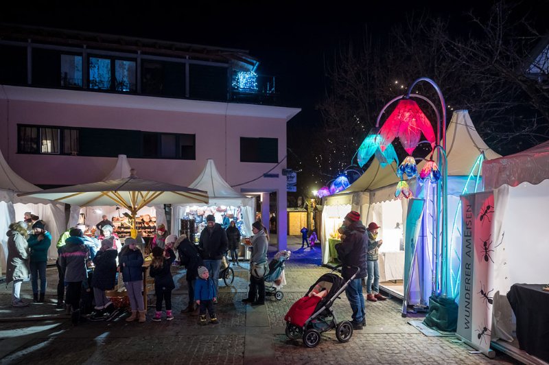 Familienadvent in  Seekirchen am 08.12.2019  
Foto und Copyright: Moser Albert, Fotograf, 5201 Seekirchen, Weinbergstiege 1, Tel.: 0043-676-7550526 mailto:albert.moser@sbg.at  www.moser.zenfolio.com