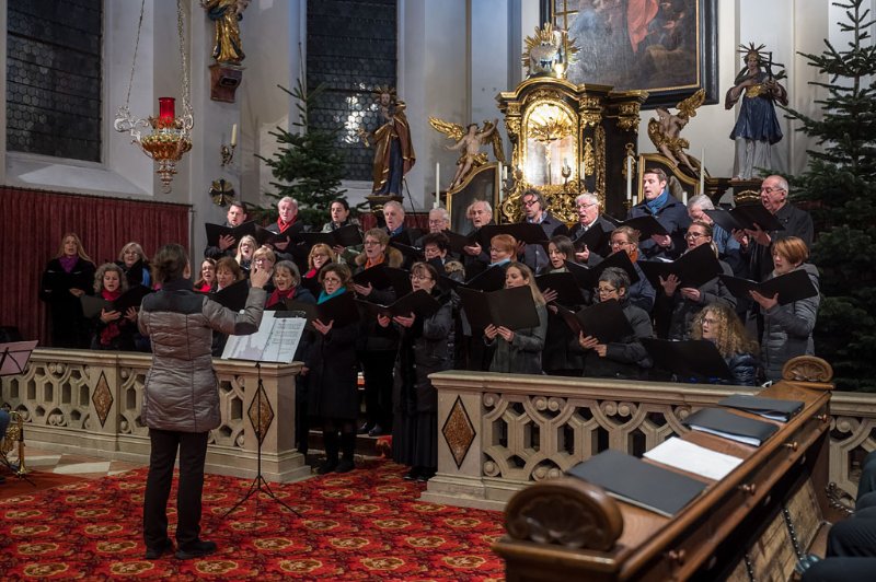 Adventkonzert der Liedertafel Seekirchen in der Stiftskirche Seekirchen am 08.12.2019 unter der Leitung von Sanja Brankovic. GÃ¤ste:  Blech x 4 und das FlÃ¶tenensemble um Bernhard Girardi   
Foto und Copyright: Moser Albert, Fotograf, 5201 Seekirchen, Weinbergstiege 1, Tel.: 0043-676-7550526 mailto:albert.moser@sbg.at  www.moser.zenfolio.com