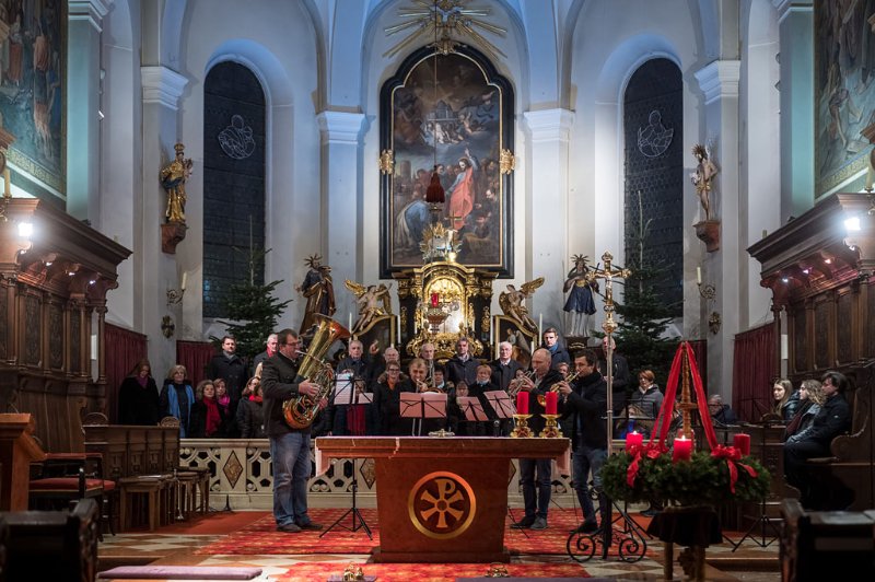 Adventkonzert der Liedertafel Seekirchen in der Stiftskirche Seekirchen am 08.12.2019 unter der Leitung von Sanja Brankovic. GÃ¤ste:  Blech x 4 und das FlÃ¶tenensemble um Bernhard Girardi   
Foto und Copyright: Moser Albert, Fotograf, 5201 Seekirchen, Weinbergstiege 1, Tel.: 0043-676-7550526 mailto:albert.moser@sbg.at  www.moser.zenfolio.com