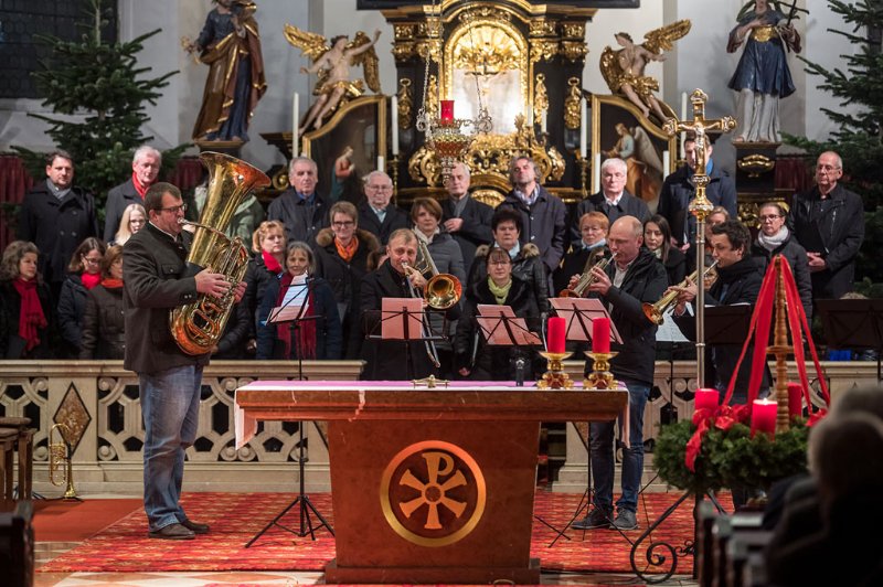 Adventkonzert der Liedertafel Seekirchen in der Stiftskirche Seekirchen am 08.12.2019 unter der Leitung von Sanja Brankovic. GÃ¤ste:  Blech x 4 und das FlÃ¶tenensemble um Bernhard Girardi   
Foto und Copyright: Moser Albert, Fotograf, 5201 Seekirchen, Weinbergstiege 1, Tel.: 0043-676-7550526 mailto:albert.moser@sbg.at  www.moser.zenfolio.com