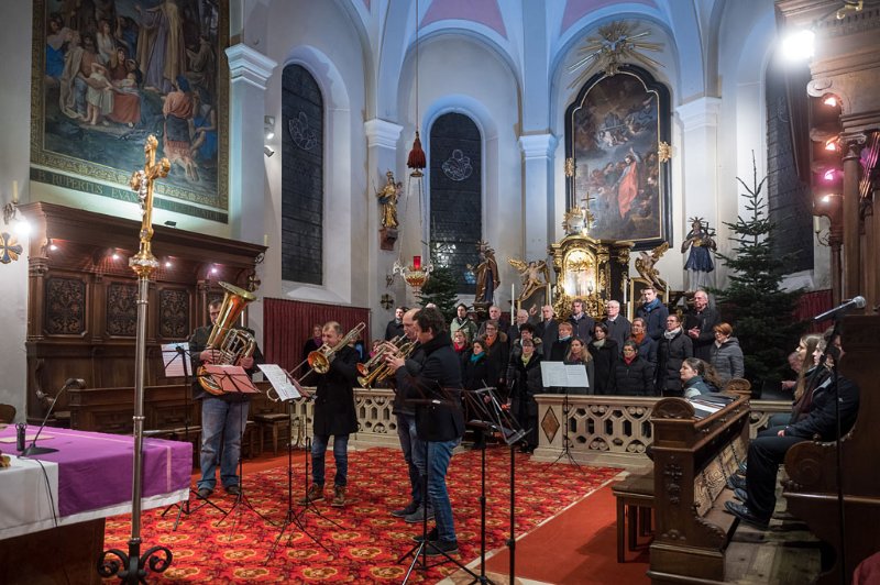 Adventkonzert der Liedertafel Seekirchen in der Stiftskirche Seekirchen am 08.12.2019 unter der Leitung von Sanja Brankovic. GÃ¤ste:  Blech x 4 und das FlÃ¶tenensemble um Bernhard Girardi   
Foto und Copyright: Moser Albert, Fotograf, 5201 Seekirchen, Weinbergstiege 1, Tel.: 0043-676-7550526 mailto:albert.moser@sbg.at  www.moser.zenfolio.com