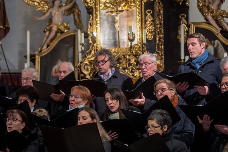 Adventkonzert der Liedertafel Seekirchen in der Stiftskirche Seekirchen am 08.12.2019 unter der Leitung von Sanja Brankovic. GÃ¤ste:  Blech x 4 und das FlÃ¶tenensemble um Bernhard Girardi   
Foto und Copyright: Moser Albert, Fotograf, 5201 Seekirchen, Weinbergstiege 1, Tel.: 0043-676-7550526 mailto:albert.moser@sbg.at  www.moser.zenfolio.com