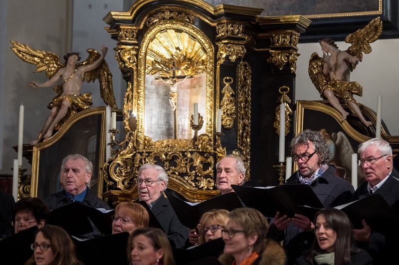 Adventkonzert der Liedertafel Seekirchen in der Stiftskirche Seekirchen am 08.12.2019 unter der Leitung von Sanja Brankovic. GÃ¤ste:  Blech x 4 und das FlÃ¶tenensemble um Bernhard Girardi   
Foto und Copyright: Moser Albert, Fotograf, 5201 Seekirchen, Weinbergstiege 1, Tel.: 0043-676-7550526 mailto:albert.moser@sbg.at  www.moser.zenfolio.com