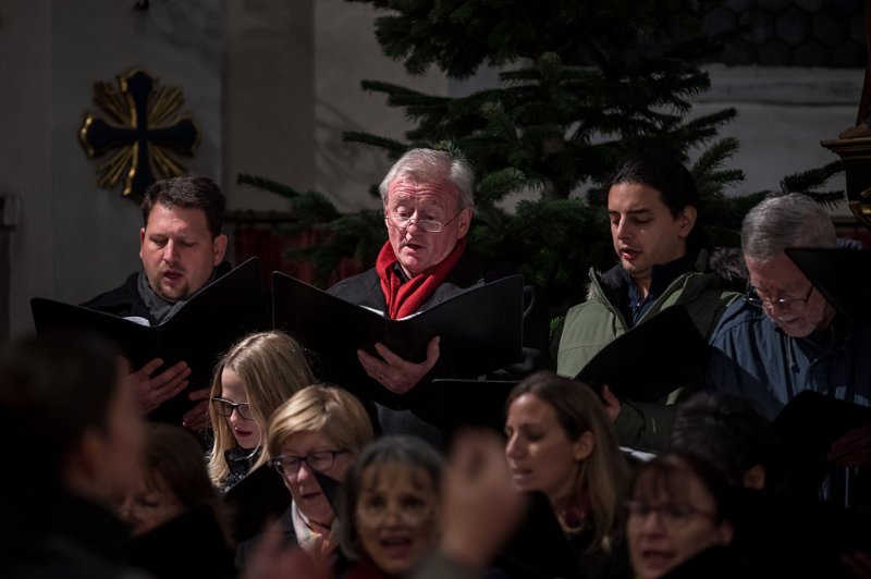 Adventkonzert der Liedertafel Seekirchen in der Stiftskirche Seekirchen am 08.12.2019 unter der Leitung von Sanja Brankovic. GÃ¤ste:  Blech x 4 und das FlÃ¶tenensemble um Bernhard Girardi   
Foto und Copyright: Moser Albert, Fotograf, 5201 Seekirchen, Weinbergstiege 1, Tel.: 0043-676-7550526 mailto:albert.moser@sbg.at  www.moser.zenfolio.com