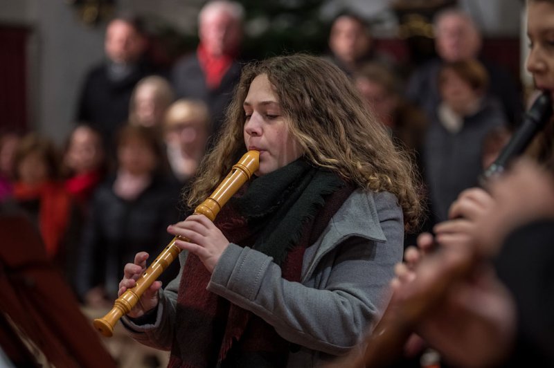 Adventkonzert der Liedertafel Seekirchen in der Stiftskirche Seekirchen am 08.12.2019 unter der Leitung von Sanja Brankovic. GÃ¤ste:  Blech x 4 und das FlÃ¶tenensemble um Bernhard Girardi   
Foto und Copyright: Moser Albert, Fotograf, 5201 Seekirchen, Weinbergstiege 1, Tel.: 0043-676-7550526 mailto:albert.moser@sbg.at  www.moser.zenfolio.com