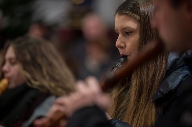 Adventkonzert der Liedertafel Seekirchen in der Stiftskirche Seekirchen am 08.12.2019 unter der Leitung von Sanja Brankovic. GÃ¤ste:  Blech x 4 und das FlÃ¶tenensemble um Bernhard Girardi   
Foto und Copyright: Moser Albert, Fotograf, 5201 Seekirchen, Weinbergstiege 1, Tel.: 0043-676-7550526 mailto:albert.moser@sbg.at  www.moser.zenfolio.com