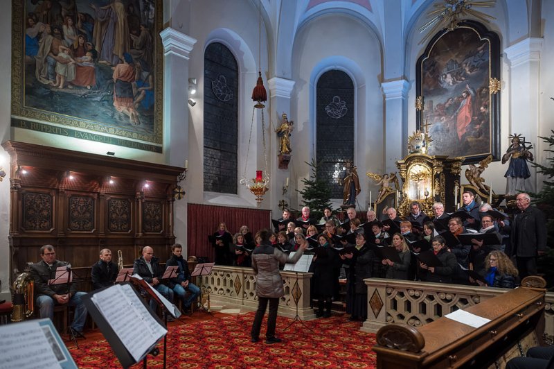 Adventkonzert der Liedertafel Seekirchen in der Stiftskirche Seekirchen am 08.12.2019 unter der Leitung von Sanja Brankovic. GÃ¤ste:  Blech x 4 und das FlÃ¶tenensemble um Bernhard Girardi   
Foto und Copyright: Moser Albert, Fotograf, 5201 Seekirchen, Weinbergstiege 1, Tel.: 0043-676-7550526 mailto:albert.moser@sbg.at  www.moser.zenfolio.com