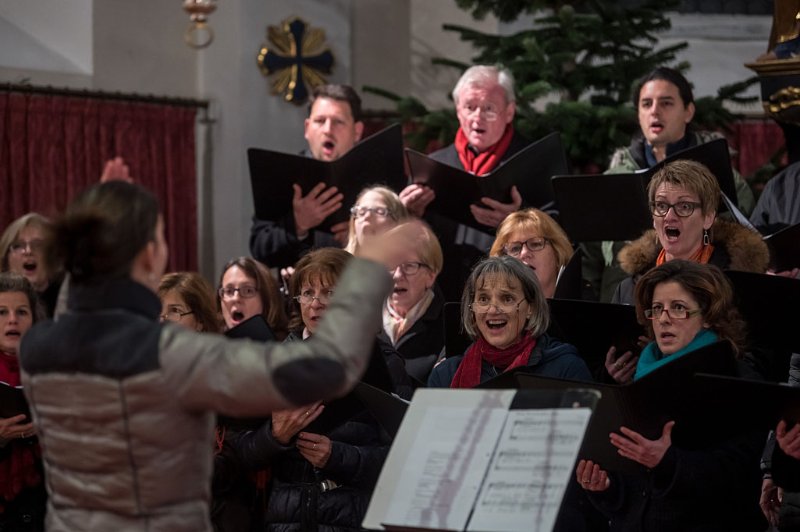 Adventkonzert der Liedertafel Seekirchen in der Stiftskirche Seekirchen am 08.12.2019 unter der Leitung von Sanja Brankovic. GÃ¤ste:  Blech x 4 und das FlÃ¶tenensemble um Bernhard Girardi   
Foto und Copyright: Moser Albert, Fotograf, 5201 Seekirchen, Weinbergstiege 1, Tel.: 0043-676-7550526 mailto:albert.moser@sbg.at  www.moser.zenfolio.com