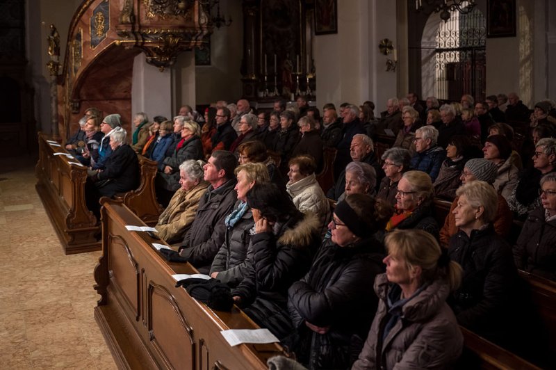 Adventkonzert der Liedertafel Seekirchen in der Stiftskirche Seekirchen am 08.12.2019 unter der Leitung von Sanja Brankovic. GÃ¤ste:  Blech x 4 und das FlÃ¶tenensemble um Bernhard Girardi   
Foto und Copyright: Moser Albert, Fotograf, 5201 Seekirchen, Weinbergstiege 1, Tel.: 0043-676-7550526 mailto:albert.moser@sbg.at  www.moser.zenfolio.com