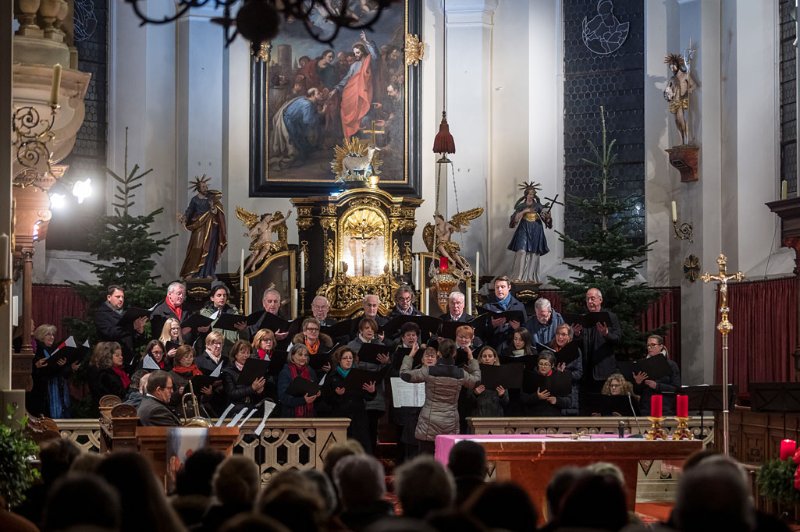 Adventkonzert der Liedertafel Seekirchen in der Stiftskirche Seekirchen am 08.12.2019 unter der Leitung von Sanja Brankovic. GÃ¤ste:  Blech x 4 und das FlÃ¶tenensemble um Bernhard Girardi   
Foto und Copyright: Moser Albert, Fotograf, 5201 Seekirchen, Weinbergstiege 1, Tel.: 0043-676-7550526 mailto:albert.moser@sbg.at  www.moser.zenfolio.com