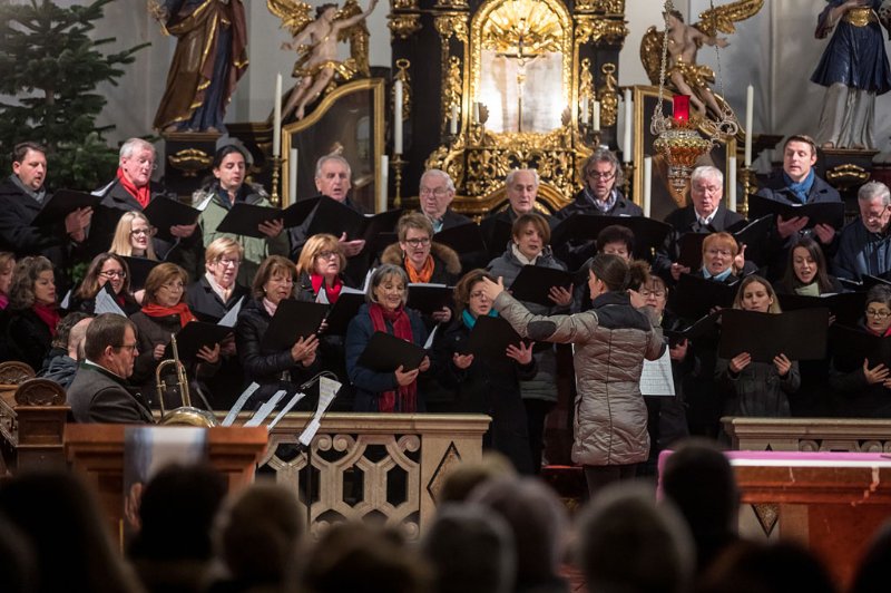 Adventkonzert der Liedertafel Seekirchen in der Stiftskirche Seekirchen am 08.12.2019 unter der Leitung von Sanja Brankovic. GÃ¤ste:  Blech x 4 und das FlÃ¶tenensemble um Bernhard Girardi   
Foto und Copyright: Moser Albert, Fotograf, 5201 Seekirchen, Weinbergstiege 1, Tel.: 0043-676-7550526 mailto:albert.moser@sbg.at  www.moser.zenfolio.com