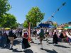 Aufstellung des Maibaumes durch die Landjugend am Faberhaus Parkplatz in Seekirchen am 01.05.2026;  Heimatverein d'Seeburga    
Foto und Copyright: Moser Albert, Fotograf, 5201 Seekirchen, Weinbergstiege 1, Tel.: 0043-676-7550526  albert.moser@sbg.at  www.moser.zenfolio.com