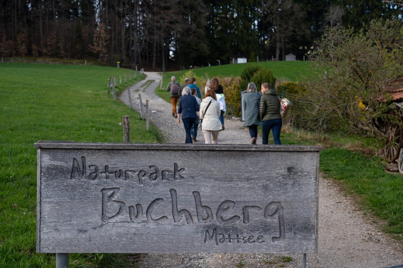 Vernissage zur Kunstinstallation von Franz GÃRG (Neumarkt) am Buchberg bei der Aussichtsplattform am 13.04.2022  
Foto und Copyright: Moser Albert, Fotograf, 5201 Seekirchen, Weinbergstiege 1, Tel.: 0043-676-7550526 mailto:albert.moser@sbg.at  www.moser.zenfolio.com