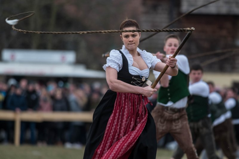 66. Rupertigau Preisschnalzen in Bergheim auf der Schnalzerwiese am 24.02.2019; Allgemeine Klasse: Laufen 4   
Foto und Copyright: Moser Albert, Fotograf, 5201 Seekirchen, Weinbergstiege 1, Tel.: 0043-676-7550526 mailto:albert.moser@sbg.at  www.moser.zenfolio.com