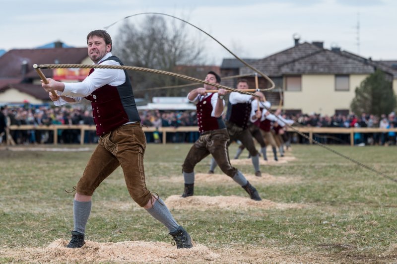 66. Rupertigau Preisschnalzen in Bergheim auf der Schnalzerwiese am 24.02.2019; Allgemeine Klasse Anthering 3  
Foto und Copyright: Moser Albert, Fotograf, 5201 Seekirchen, Weinbergstiege 1, Tel.: 0043-676-7550526 mailto:albert.moser@sbg.at  www.moser.zenfolio.com